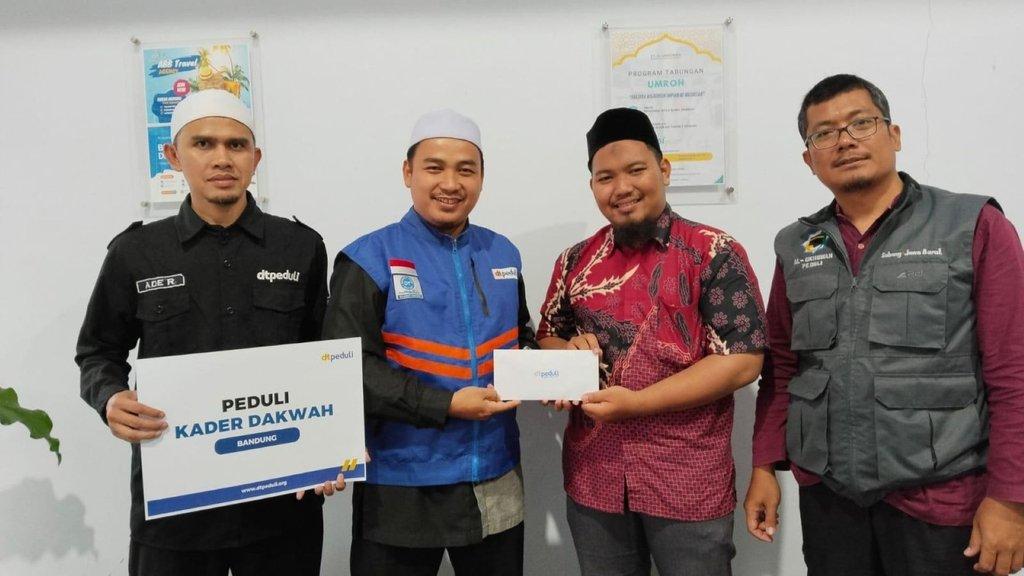 Setelah Salurkan Ribuan Mushaf Al-Qur'an, DT Peduli Bandung Apresiasi dan Dampingi Guru Ngaji di Pelosok - Cover Image